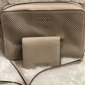 Micheal Kors Crossbody